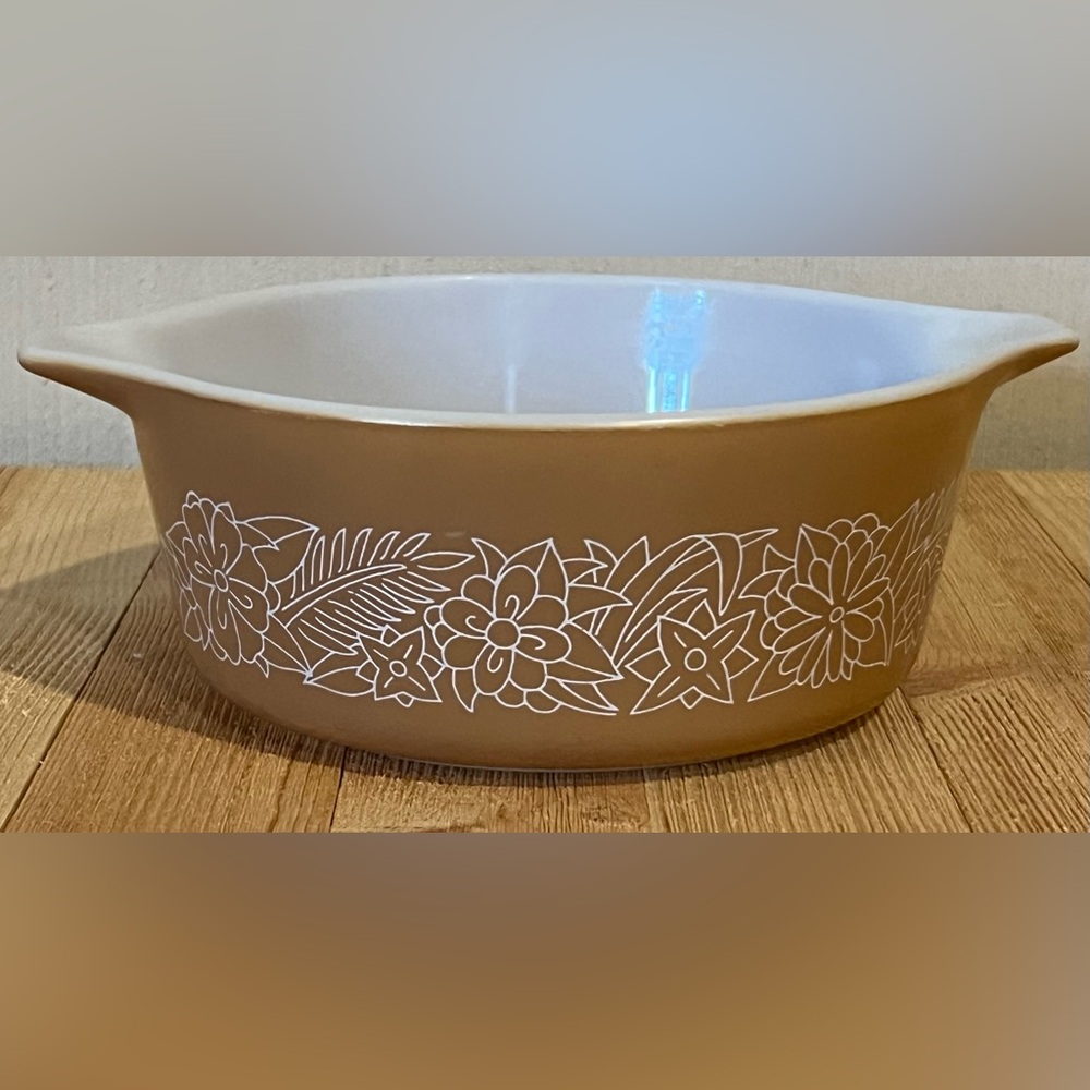 Vintage Pyrex Brown Woodland Design Dish 750ml